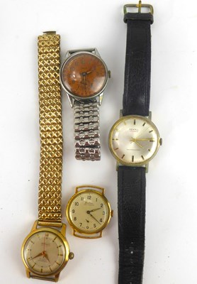 Lot 921 - Four gentlemen's vintage wristwatches to...