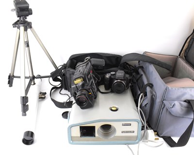 Lot 694 - A large quantity of photographic equipment and...