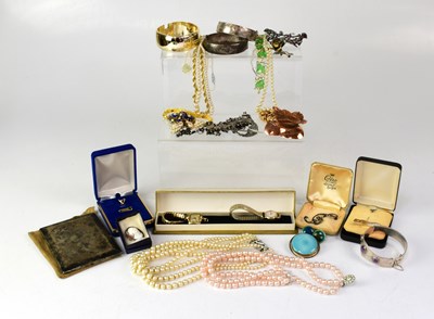 Lot 893 - A quantity of costume jewellery to include...