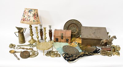 Lot 423 - A quantity of mainly brassware, to include...