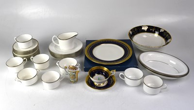 Lot 552 - A small mixed lot of ceramics, predominantly...