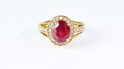Lot 828 - An 18ct yellow gold ring, set with central...
