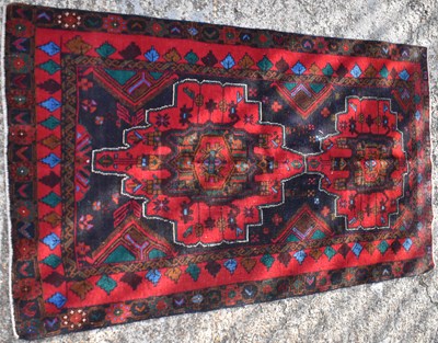 Lot 105 - A hand knotted woollen Baluchi rug, 158 x 90cm.