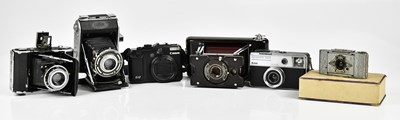 Lot 1560 - A small groups of camera to include a Kodak...