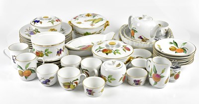 Lot 2140 - ROYAL WORCESTER; an 'Evesham' part tea/dinner...