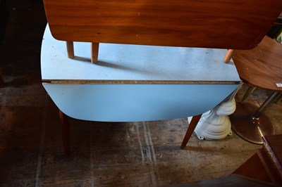 Lot 1033 - A vintage drop-leaf kitchen table with Formica...