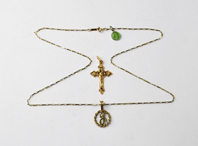 Lot 990 - A 9ct gold circular pendant
