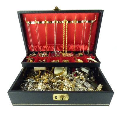 Lot 890 - A jewellery box containing various modern and vintage costume jewellery