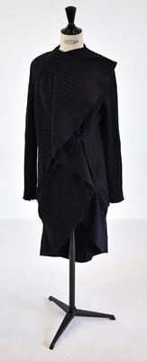 Lot 85 - VALENTINO; a navy blue 100% wool long sleeve...