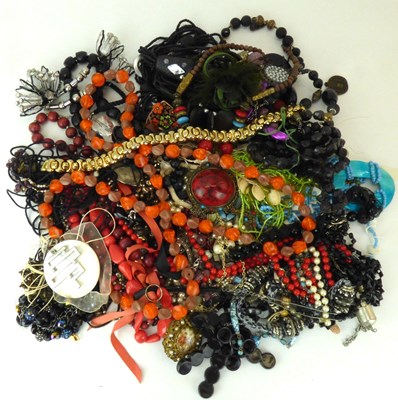 Lot 869 - A large quantity of various mixed, mostly modern costume jewellery