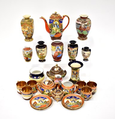 Lot 399 - A group of early/mid-20th century Japanese ceramics