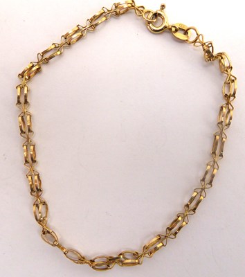 Lot 945 - A 9ct gold dainty belcher style necklace with hoop clasp