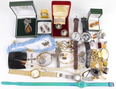 Lot 1027 - Various items of mixed vintage, modern and...