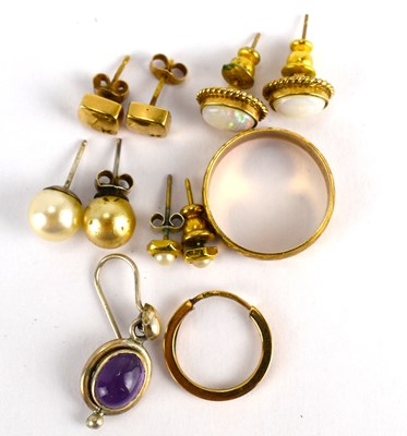 Lot 1002 - Various items of gold and gold-coloured...