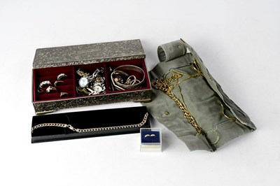 Lot 856 - A white metal decorative jewellery box
