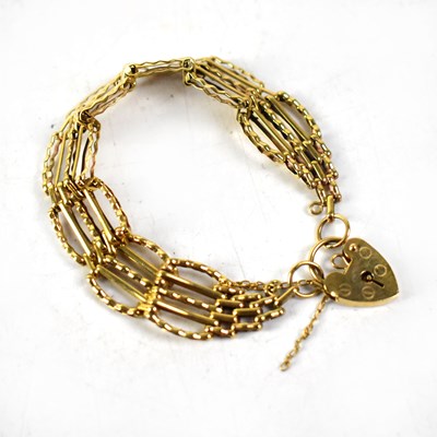 Lot 922 - A 9ct yellow gold five bar gate bracelet