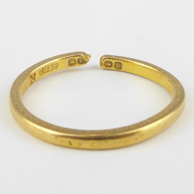 Lot 809 - A 22ct yellow gold thin wedding band, size N,...