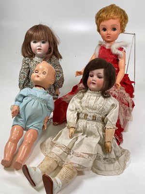Lot 79 - A group of various dolls including an Armand...