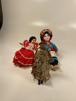 Lot 79 - A group of various dolls including an Armand...