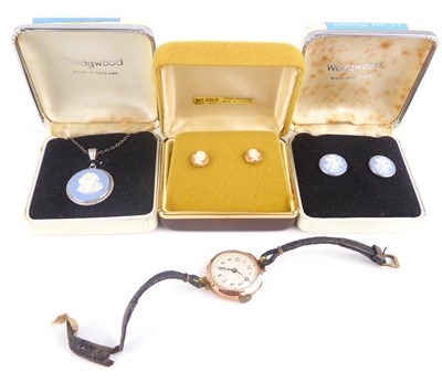 Lot 998 - A ladies' 9ct gold wristwatch, the white...