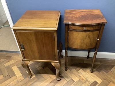 Lot 2681 - A reproduction mahogany pot cupboard on...