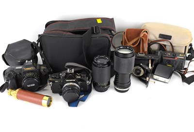 Lot 586 - Various mixed vintage cameras to include...
