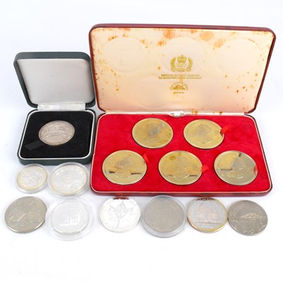 Lot 798 - Various commemorative and collectors' coins to...
