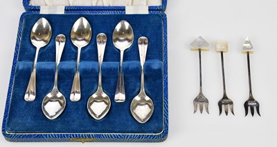 Lot 2595 - VINERS LTD; a cased set of six George V...