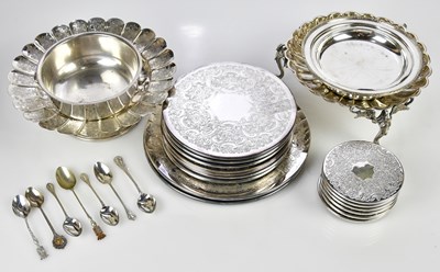 Lot 2830 - A mixed group of electroplated items to...