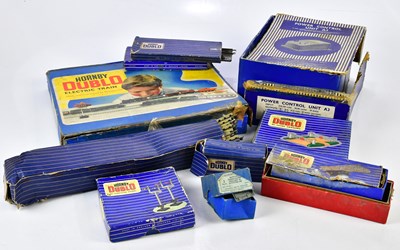Lot 4343 - HORNBY; a collection of Dublo to include a D3...