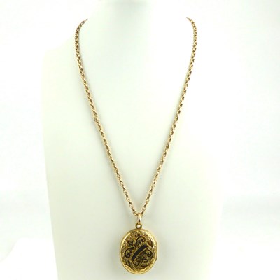 Lot 940 - A 9ct gold fancy link necklace with barrel...