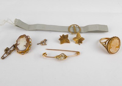 Lot 994 - Various items of 9ct gold jewellery, to...