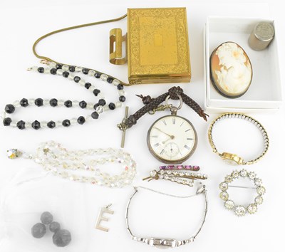 Lot 1026 - Various items of costume jewellery, to include...