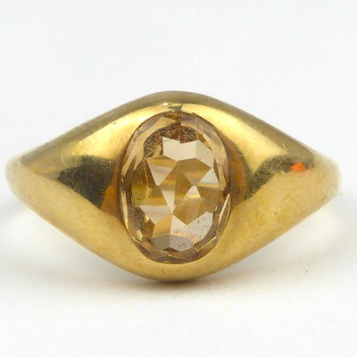 Lot 875 - A 9ct gold gentlemen’s signet ring with...