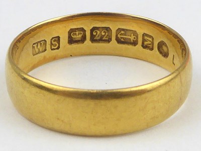 Lot 808 - A 22ct gold wedding band, size J, approx. 3g.