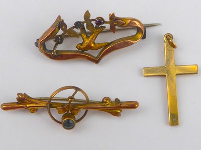 Lot 927 - Two 9ct gold bar brooches, one with bevel set...