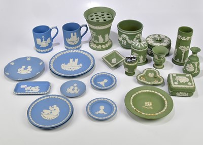Lot 2077 - WEDGWOOD; a collection of green and blue...