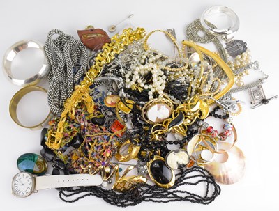 Lot 1024 - Various items of modern and vintage costume...