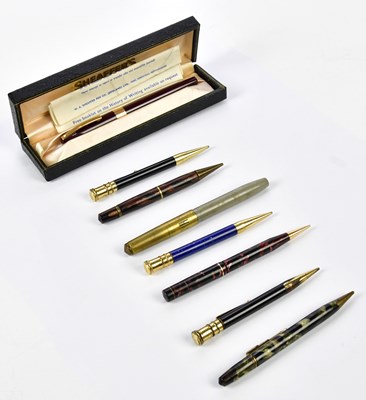 Lot 1417 - SHEAFFER; a cased vintage fountain pen with...