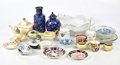Lot 2150 - A small mixed lot of assorted ceramics...