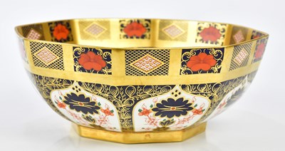 Lot 2087 - ROYAL CROWN DERBY; an octagonal bowl in the...