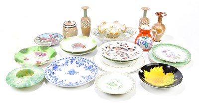 Lot 2103 - A mixed lot of ceramics to include a Doulton...