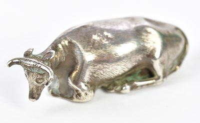 Lot 2282 - A 19th entury novelty pill box modelled as a...