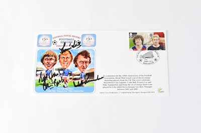 Lot 580 - MANCHESTER UNITED; a first day cover signed by...