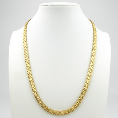 Lot 935 - A 14ct gold necklace with bright cut repeating...