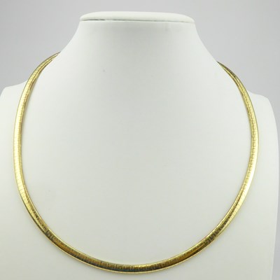 Lot 945 - A 9ct gold reticulated link semi-rigid...