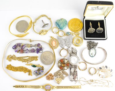 Lot 1028 - Various items of modern and vintage costume...