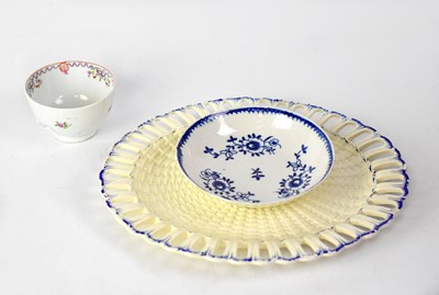 Lot 229 - A creamware basket weave pattern oval dish