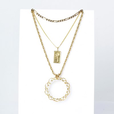 Lot 992 - A parcel of 9ct gold jewellery, comprising a...