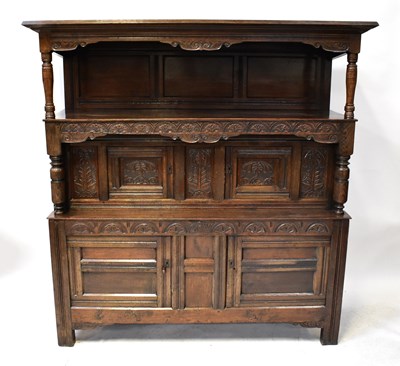 Lot 12 - An early 18th century Welsh oak cwpwrdd...